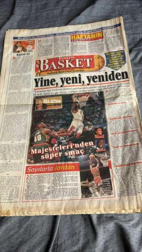 FANATİK BASKET HAFTALIK BASKETBOL GAZETESİ TURKISH NEWSPAPER - DOĞUM GÜNÜ HEDİYESİ  - TAM TAKIM EKSİKSİZ GAZETE 2- 8-EKİM  2001  - SAYI: 253 - DEV RANDEVU - FIRTINA BAŞLADI - FANATİK BASKET - GÜZELLER VE FANATİK BASKET - JORDAN DEVRİ - YAŞAYAN EFSANE MİCHAEL JORDAN - GÖZÜMÜZ AYDIN MİCHAEL JORDAN - EFSANE GERİ DÖNDÜ - HAFTANIN YAZISI - KANAL 41 - TARIH YAZACAĞIZ - LİGE HAZIRIZ - DEV ORTAKLIK - ÜLKER KIPIR KIPIR - BALAYI BİTTİ - BOL ŞANSLAR - GÜZELLERİN SPORU - SÜPER MODEL OF WORLD ADAYLARI BASKETBOL SALONLARINA TRANSFER OLDU - BOMBA GİBİ GELİYORLAR - BÜYÜK FAVORİ ÜLKER - BAŞLADILAR AMA - İKİ DEV - YENİ HEDEFLER YENİ UMUTLAR - GECE GÜNDÜZ ÇALIŞIYORLAR - SÖZ ŞİMDİ OYUNCULARDA - ÜLKERSPOR AŞILANDI - HASTALIKLARA ERKEN ÖNLEM - GÖZ KAMASTIRDILAR - MICHAEL JORDAN  - ISMET BADEM  - EBAY YILMAER  - ENGIN AKSOZ  - EMRE  - MEHMET ALİ YALÇINDAĞ  - SALİH ERKAN  - METE AKTAŞ  - İZİÇ  - YILDIZ  - BURÇİN BADEM  - GERALD  - ERKAN ATAÇ  - GÖKAY AKIN  - OĞUZ DİZER  - İSMET BADEM  - TUNÇ KAYALILAR  -