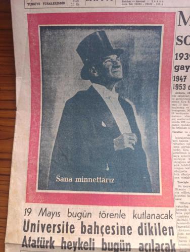 Hürriyet Gazetesi - Turkish Newspaper - 19 Mayıs 1955 - 19 Mayıs Atatürk'ü anma Gençlik ve Spor Bayramı - sana minnettarız Atatürk fotoğraf - 19 Mayıs bugün törenle kutlanacak - üniversite bahçesine dikilen Atatürk heykeli bugün açılacak - emniyet memurları Dün 1500 sahte 19 Mayıs davetiyesi ele geçirdiler - 19 Mayıs münasebeti ile İstanbul'da bugün biri Mithatpaşa stadı'nda diğeri Fenerbahçe stadında olmak üzere jimnastik şenlikleri yapılacaktır - Mithatpaşa stadı'ndaki gösteriler saat 10.00'da geçit resmiyle başlanacaktır - üniversite bahçesine Milli Türk Talebe Birliği tarafından yaptırılan Atatürk heykelinin açılış merasimi bugün saat 16.30'da yapılacaktır - 19 mayıs'ların manası ve ilhamı değişmeyecek yazan Şükrü Kaya - Ondokuz Mayıs yazan Vasfi Raşid Sevig - Şekerci Ali Muhiddin Hacı Bekir - 19 Mayıs yazan Hikmet Bil - Taş devri Tunç devri Avara mu Devri karikatür - radyo programı - Dün daktilografi müsabakasında Ece Alpay özbayrak yine birinciliği kazandı fotoğraf -19 Mayıs 1919