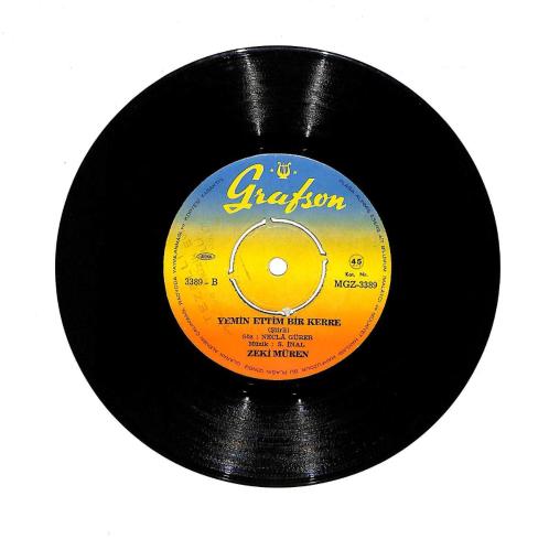 Zeki Müren - Senede Bir Gün - Yemin Ettim Bir Kerre 45'lik Plak (10/8)