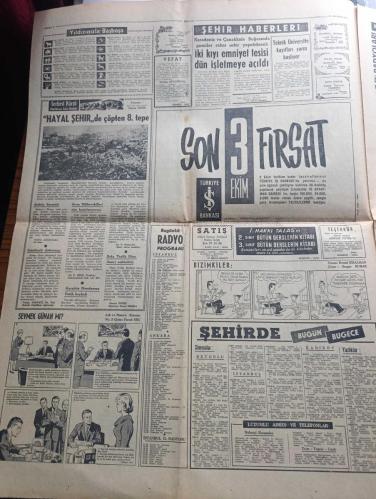 Hürriyet Gazetesi - Turkish Newspaper - 30 Ağustos 1964 - 30 Ağustos Atatürk büyük zaferi anlatıyor - düşmana son darbeyi indiren ordularımızın başkumandanı Gazi Mustafa Kemal Fotoğrafı - Atatürk karşındaki kitle perişan olmuştu - Orgeneral Cevdet Sunay'ın 30 Ağustos mesajı Türk Ordusu çok şeyler yapabilir - Türk ordusunun Rum palikaryalarına indirdiği kati darbenin 42 nci yıl dönümü olan 30 Ağustos Zafer Bayramı bugün yurtta heyecanla kutlanacak - İstanbul dünkü mitingde Kıbrıs Kıbrıs diye inledi Fotoğrafı - 29 30 ağustos gecesi sabaha karşı Garp cephesi hareket şubesi müdürü Tevfik Bey İsmet İnönü ile harita üzerinde istişarede bulundular - spor yazarlarını kupasının final maçı Beşiktaş Galatasaray - Metin Oktay Beşiktaş'a karşı oynamıyor - gençliğin Kıbrıs  meselesi protesto mitinginden fotoğraflar - ne doğudan ne batıdan kuvvetimiz Ata'dan yazılı pankart Fotoğrafı - çirkin Amerikalı dolar değil insanlık yazılı pankart Fotoğrafı - İzmir fuarında olaylar - 30 Ağustos 1922