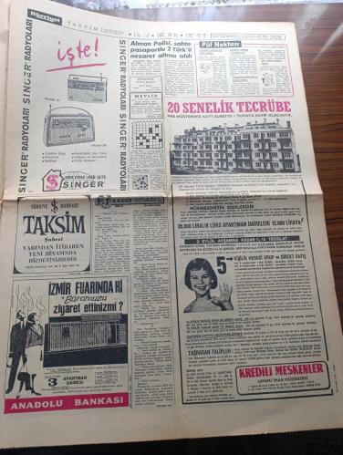 Hürriyet Gazetesi - Turkish Newspaper - 30 Ağustos 1964 - 30 Ağustos Atatürk büyük zaferi anlatıyor - düşmana son darbeyi indiren ordularımızın başkumandanı Gazi Mustafa Kemal Fotoğrafı - Atatürk karşındaki kitle perişan olmuştu - Orgeneral Cevdet Sunay'ın 30 Ağustos mesajı Türk Ordusu çok şeyler yapabilir - Türk ordusunun Rum palikaryalarına indirdiği kati darbenin 42 nci yıl dönümü olan 30 Ağustos Zafer Bayramı bugün yurtta heyecanla kutlanacak - İstanbul dünkü mitingde Kıbrıs Kıbrıs diye inledi Fotoğrafı - 29 30 ağustos gecesi sabaha karşı Garp cephesi hareket şubesi müdürü Tevfik Bey İsmet İnönü ile harita üzerinde istişarede bulundular - spor yazarlarını kupasının final maçı Beşiktaş Galatasaray - Metin Oktay Beşiktaş'a karşı oynamıyor - gençliğin Kıbrıs  meselesi protesto mitinginden fotoğraflar - ne doğudan ne batıdan kuvvetimiz Ata'dan yazılı pankart Fotoğrafı - çirkin Amerikalı dolar değil insanlık yazılı pankart Fotoğrafı - İzmir fuarında olaylar - 30 Ağustos 1922