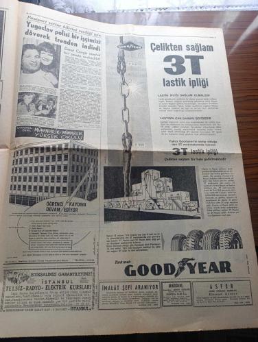 Hürriyet Gazetesi - Turkish Newspaper - 30 Ağustos 1964 - 30 Ağustos Atatürk büyük zaferi anlatıyor - düşmana son darbeyi indiren ordularımızın başkumandanı Gazi Mustafa Kemal Fotoğrafı - Atatürk karşındaki kitle perişan olmuştu - Orgeneral Cevdet Sunay'ın 30 Ağustos mesajı Türk Ordusu çok şeyler yapabilir - Türk ordusunun Rum palikaryalarına indirdiği kati darbenin 42 nci yıl dönümü olan 30 Ağustos Zafer Bayramı bugün yurtta heyecanla kutlanacak - İstanbul dünkü mitingde Kıbrıs Kıbrıs diye inledi Fotoğrafı - 29 30 ağustos gecesi sabaha karşı Garp cephesi hareket şubesi müdürü Tevfik Bey İsmet İnönü ile harita üzerinde istişarede bulundular - spor yazarlarını kupasının final maçı Beşiktaş Galatasaray - Metin Oktay Beşiktaş'a karşı oynamıyor - gençliğin Kıbrıs  meselesi protesto mitinginden fotoğraflar - ne doğudan ne batıdan kuvvetimiz Ata'dan yazılı pankart Fotoğrafı - çirkin Amerikalı dolar değil insanlık yazılı pankart Fotoğrafı - İzmir fuarında olaylar - 30 Ağustos 1922