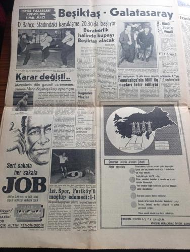 Hürriyet Gazetesi - Turkish Newspaper - 30 Ağustos 1964 - 30 Ağustos Atatürk büyük zaferi anlatıyor - düşmana son darbeyi indiren ordularımızın başkumandanı Gazi Mustafa Kemal Fotoğrafı - Atatürk karşındaki kitle perişan olmuştu - Orgeneral Cevdet Sunay'ın 30 Ağustos mesajı Türk Ordusu çok şeyler yapabilir - Türk ordusunun Rum palikaryalarına indirdiği kati darbenin 42 nci yıl dönümü olan 30 Ağustos Zafer Bayramı bugün yurtta heyecanla kutlanacak - İstanbul dünkü mitingde Kıbrıs Kıbrıs diye inledi Fotoğrafı - 29 30 ağustos gecesi sabaha karşı Garp cephesi hareket şubesi müdürü Tevfik Bey İsmet İnönü ile harita üzerinde istişarede bulundular - spor yazarlarını kupasının final maçı Beşiktaş Galatasaray - Metin Oktay Beşiktaş'a karşı oynamıyor - gençliğin Kıbrıs  meselesi protesto mitinginden fotoğraflar - ne doğudan ne batıdan kuvvetimiz Ata'dan yazılı pankart Fotoğrafı - çirkin Amerikalı dolar değil insanlık yazılı pankart Fotoğrafı - İzmir fuarında olaylar - 30 Ağustos 1922