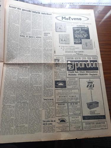 Hürriyet Gazetesi - Turkish Newspaper - 30 Ağustos 1964 - 30 Ağustos Atatürk büyük zaferi anlatıyor - düşmana son darbeyi indiren ordularımızın başkumandanı Gazi Mustafa Kemal Fotoğrafı - Atatürk karşındaki kitle perişan olmuştu - Orgeneral Cevdet Sunay'ın 30 Ağustos mesajı Türk Ordusu çok şeyler yapabilir - Türk ordusunun Rum palikaryalarına indirdiği kati darbenin 42 nci yıl dönümü olan 30 Ağustos Zafer Bayramı bugün yurtta heyecanla kutlanacak - İstanbul dünkü mitingde Kıbrıs Kıbrıs diye inledi Fotoğrafı - 29 30 ağustos gecesi sabaha karşı Garp cephesi hareket şubesi müdürü Tevfik Bey İsmet İnönü ile harita üzerinde istişarede bulundular - spor yazarlarını kupasının final maçı Beşiktaş Galatasaray - Metin Oktay Beşiktaş'a karşı oynamıyor - gençliğin Kıbrıs  meselesi protesto mitinginden fotoğraflar - ne doğudan ne batıdan kuvvetimiz Ata'dan yazılı pankart Fotoğrafı - çirkin Amerikalı dolar değil insanlık yazılı pankart Fotoğrafı - İzmir fuarında olaylar - 30 Ağustos 1922