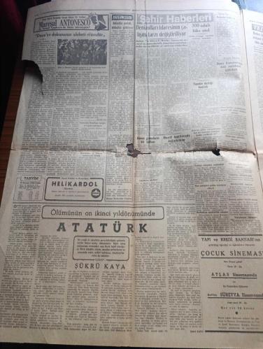 Hürriyet Gazetesi - Turkish Newspaper - 10 Kasım 1950 - Atatürk'ün portresi - Büyük Yasımızın 12. Yıldönümü - Atatürk'ü anarken yazan Sedat Simavi Başmakale -  Yas gününde Celal Bayar'ın basına mesajı devlet reisi büyük atamızın eşsiz meziyetlerini övdü - bugün Ebedi Şef Atatürk'ü bütün yurt saygıyla anacak - Sarıyer ortaokulunda Eyüp ortaokulunda teknik okulunda Marmara lokalinde halkevlerinde üniversitede ayrıca milli Türk Talebe Birliği tarafından Atlas sinemasında da toplantılar yapılacaktır - gece bazı sinemalar Atatürk'ün hayatına ait filmler gösterilecektir - Adnan Menderes hükümeti'nin ele aldı işlerden birisi de Atatürk için Ankara'da yapılmakta olan Anıtkabir inşaatının hızlandırılması olmuştur Fotoğraf - Amerika'ya yerleşmiş bir vatandaşımız Anıtkabir'e dikilmek üzere bir bayrak direği göndermiştir Fotoğrafı - ölmez Atatürk onun hatırası önünde yazan Vasfi Raşid Sevig - eski İstanbul Valisi Muhittin Üstündağ anlatıyor Atatürk'ün son günleri yazan Mehmet Reşit - 10 Kasım 1938