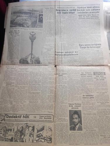 Hürriyet Gazetesi - Turkish Newspaper - 10 Kasım 1950 - Atatürk'ün portresi - Büyük Yasımızın 12. Yıldönümü - Atatürk'ü anarken yazan Sedat Simavi Başmakale -  Yas gününde Celal Bayar'ın basına mesajı devlet reisi büyük atamızın eşsiz meziyetlerini övdü - bugün Ebedi Şef Atatürk'ü bütün yurt saygıyla anacak - Sarıyer ortaokulunda Eyüp ortaokulunda teknik okulunda Marmara lokalinde halkevlerinde üniversitede ayrıca milli Türk Talebe Birliği tarafından Atlas sinemasında da toplantılar yapılacaktır - gece bazı sinemalar Atatürk'ün hayatına ait filmler gösterilecektir - Adnan Menderes hükümeti'nin ele aldı işlerden birisi de Atatürk için Ankara'da yapılmakta olan Anıtkabir inşaatının hızlandırılması olmuştur Fotoğraf - Amerika'ya yerleşmiş bir vatandaşımız Anıtkabir'e dikilmek üzere bir bayrak direği göndermiştir Fotoğrafı - ölmez Atatürk onun hatırası önünde yazan Vasfi Raşid Sevig - eski İstanbul Valisi Muhittin Üstündağ anlatıyor Atatürk'ün son günleri yazan Mehmet Reşit - 10 Kasım 1938