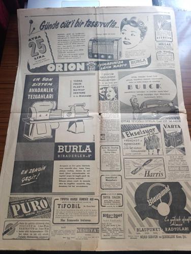 Hürriyet Gazetesi - Turkish Newspaper - 10 Kasım 1950 - Atatürk'ün portresi - Büyük Yasımızın 12. Yıldönümü - Atatürk'ü anarken yazan Sedat Simavi Başmakale -  Yas gününde Celal Bayar'ın basına mesajı devlet reisi büyük atamızın eşsiz meziyetlerini övdü - bugün Ebedi Şef Atatürk'ü bütün yurt saygıyla anacak - Sarıyer ortaokulunda Eyüp ortaokulunda teknik okulunda Marmara lokalinde halkevlerinde üniversitede ayrıca milli Türk Talebe Birliği tarafından Atlas sinemasında da toplantılar yapılacaktır - gece bazı sinemalar Atatürk'ün hayatına ait filmler gösterilecektir - Adnan Menderes hükümeti'nin ele aldı işlerden birisi de Atatürk için Ankara'da yapılmakta olan Anıtkabir inşaatının hızlandırılması olmuştur Fotoğraf - Amerika'ya yerleşmiş bir vatandaşımız Anıtkabir'e dikilmek üzere bir bayrak direği göndermiştir Fotoğrafı - ölmez Atatürk onun hatırası önünde yazan Vasfi Raşid Sevig - eski İstanbul Valisi Muhittin Üstündağ anlatıyor Atatürk'ün son günleri yazan Mehmet Reşit - 10 Kasım 1938