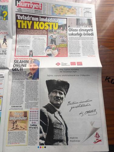 Hürriyet Gazetesi - Turkish Newspaper - 19 Mayıs 2020 - 19 Mayıs Atatürk'ü anma Gençlik ve Spor bayramımız kutlu olsun - Atatürk'ün Samsun'a çıkmadan çektirdiği fotoğraf - Atatürk riskleri göze aldı - saat 19.19'da herkes balkona - Atatürk'ün Samsun'a çıkarak İstiklal meşalesini yaktığı günün 101'inci yıldönümünü  evlerimizden coşkuyla kutlayacağız  - Sosyal medya üzerinden gençlere milli mücadele ruhunu ve 19 mayıs'ı anlatan interaktif etkinlikler yarışmalar düzenlenecek - Cumhurbaşkanı Recep Tayyip Erdoğan törenler kapsamında video konferans yöntemi ile 81 şehirden gençlere seslenecek - 19 Mayıs törenleri dolayısıyla Anıtkabir'de de sosyal mesafe korunarak tören yapılacak - Hava ısınıyor koronavirüs yavaşlıyor - 19 Mayıs Atatürk ve Refik Saydam fotoğraf - Atatürk'ün Samsun'a çıkmadan önce çektirdiği son fotoğrafın arkasına yazdıklarım yazan Ahmet Hakan - kız kulesi'nde 19 Mayıs konseri - 19 Mayıs ilk dijital kutlama - 19 Mayıs 1919