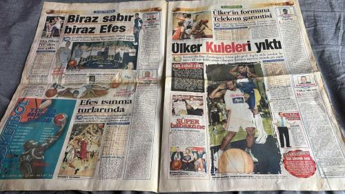 FANATİK BASKET HAFTALIK BASKETBOL GAZETESİ TURKISH NEWSPAPER - DOĞUM GÜNÜ HEDİYESİ  - TAM TAKIM EKSİKSİZ GAZETE 16-22-EKİM  2001  - SAYI: 255 -BİR SABIR BİR EFES - EFES ISINMA TURLARINDA - ÜLKER'İN FORMUNA TELEKOM GARANTİSİ - ÜLKER KULELERİ YIKTI - DAVUL ZURNA SIVRİSİNEK SAZ - SICAK GELİŞMELER - FENER BÖYLE GÜZEL - KARTAL GİBİ BAŞLADILAR - BİRİNCİ LİG'E PUPA YELKEN - İZMİR ÇİÇEK AÇTI - FENER BOTAŞ'IN HATLARINI KESTİ - DARÜŞŞAFAKA TED KOLEJİ RAHAT GEÇTİ - GÖZTEPE'DE ENFES GÜN - MÜKEMMEL AĞIRLAMA - DEVLERİN MERHAMETİ YOK - EUROLEAGUE'DE HIZLI START - SAVIC BOLOGNA'DA - İSRAİL LİGİ'NDE BÜYÜK İSYAN - REGATAS İLE ESTUDIANTES ZİRVEDE - KUZEY LİGİ'NDE AKDENİZ ESİNTİSİ - UNUTULMAZ JORDAN - YERÇEKİMİ KANUNU'NU YENİDEN YAZAN ADAM - HASTALIK BİLE DURDURAMADI - BABALAR GÜNÜ - EN BÜYÜK BENİM - MICHAEL JORDAN - TRACY MCGRADY - HİDAYET TÜRKOĞLU - CHRIS WEBBER - LARRY JOHNSON - ENGIN ÖZERTUN - İSMET BADEM - METE AKTAŞ - MURAT DİDİN - BURÇİN BADEM - MEHMET TEFEOĞLU - SELES - ERDAL - MESUT -