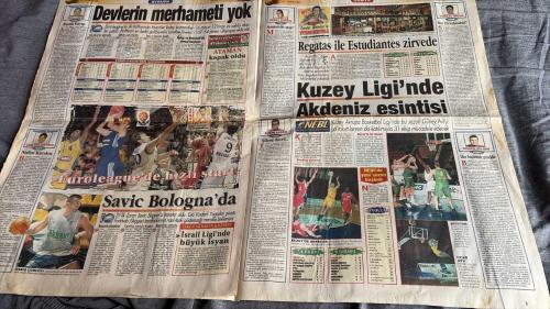 FANATİK BASKET HAFTALIK BASKETBOL GAZETESİ TURKISH NEWSPAPER - DOĞUM GÜNÜ HEDİYESİ  - TAM TAKIM EKSİKSİZ GAZETE 16-22-EKİM  2001  - SAYI: 255 -BİR SABIR BİR EFES - EFES ISINMA TURLARINDA - ÜLKER'İN FORMUNA TELEKOM GARANTİSİ - ÜLKER KULELERİ YIKTI - DAVUL ZURNA SIVRİSİNEK SAZ - SICAK GELİŞMELER - FENER BÖYLE GÜZEL - KARTAL GİBİ BAŞLADILAR - BİRİNCİ LİG'E PUPA YELKEN - İZMİR ÇİÇEK AÇTI - FENER BOTAŞ'IN HATLARINI KESTİ - DARÜŞŞAFAKA TED KOLEJİ RAHAT GEÇTİ - GÖZTEPE'DE ENFES GÜN - MÜKEMMEL AĞIRLAMA - DEVLERİN MERHAMETİ YOK - EUROLEAGUE'DE HIZLI START - SAVIC BOLOGNA'DA - İSRAİL LİGİ'NDE BÜYÜK İSYAN - REGATAS İLE ESTUDIANTES ZİRVEDE - KUZEY LİGİ'NDE AKDENİZ ESİNTİSİ - UNUTULMAZ JORDAN - YERÇEKİMİ KANUNU'NU YENİDEN YAZAN ADAM - HASTALIK BİLE DURDURAMADI - BABALAR GÜNÜ - EN BÜYÜK BENİM - MICHAEL JORDAN - TRACY MCGRADY - HİDAYET TÜRKOĞLU - CHRIS WEBBER - LARRY JOHNSON - ENGIN ÖZERTUN - İSMET BADEM - METE AKTAŞ - MURAT DİDİN - BURÇİN BADEM - MEHMET TEFEOĞLU - SELES - ERDAL - MESUT -