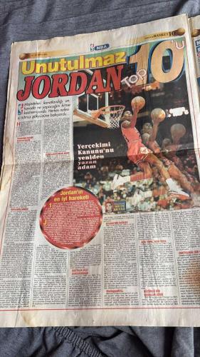 FANATİK BASKET HAFTALIK BASKETBOL GAZETESİ TURKISH NEWSPAPER - DOĞUM GÜNÜ HEDİYESİ  - TAM TAKIM EKSİKSİZ GAZETE 16-22-EKİM  2001  - SAYI: 255 -BİR SABIR BİR EFES - EFES ISINMA TURLARINDA - ÜLKER'İN FORMUNA TELEKOM GARANTİSİ - ÜLKER KULELERİ YIKTI - DAVUL ZURNA SIVRİSİNEK SAZ - SICAK GELİŞMELER - FENER BÖYLE GÜZEL - KARTAL GİBİ BAŞLADILAR - BİRİNCİ LİG'E PUPA YELKEN - İZMİR ÇİÇEK AÇTI - FENER BOTAŞ'IN HATLARINI KESTİ - DARÜŞŞAFAKA TED KOLEJİ RAHAT GEÇTİ - GÖZTEPE'DE ENFES GÜN - MÜKEMMEL AĞIRLAMA - DEVLERİN MERHAMETİ YOK - EUROLEAGUE'DE HIZLI START - SAVIC BOLOGNA'DA - İSRAİL LİGİ'NDE BÜYÜK İSYAN - REGATAS İLE ESTUDIANTES ZİRVEDE - KUZEY LİGİ'NDE AKDENİZ ESİNTİSİ - UNUTULMAZ JORDAN - YERÇEKİMİ KANUNU'NU YENİDEN YAZAN ADAM - HASTALIK BİLE DURDURAMADI - BABALAR GÜNÜ - EN BÜYÜK BENİM - MICHAEL JORDAN - TRACY MCGRADY - HİDAYET TÜRKOĞLU - CHRIS WEBBER - LARRY JOHNSON - ENGIN ÖZERTUN - İSMET BADEM - METE AKTAŞ - MURAT DİDİN - BURÇİN BADEM - MEHMET TEFEOĞLU - SELES - ERDAL - MESUT -