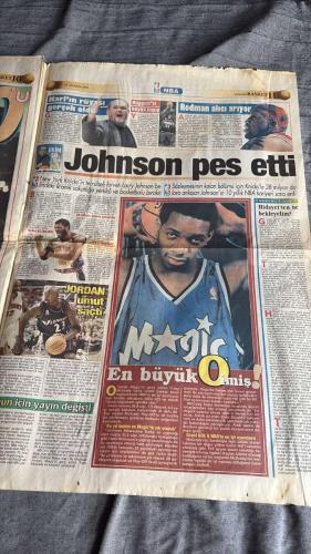 FANATİK BASKET HAFTALIK BASKETBOL GAZETESİ TURKISH NEWSPAPER - DOĞUM GÜNÜ HEDİYESİ  - TAM TAKIM EKSİKSİZ GAZETE 16-22-EKİM  2001  - SAYI: 255 -BİR SABIR BİR EFES - EFES ISINMA TURLARINDA - ÜLKER'İN FORMUNA TELEKOM GARANTİSİ - ÜLKER KULELERİ YIKTI - DAVUL ZURNA SIVRİSİNEK SAZ - SICAK GELİŞMELER - FENER BÖYLE GÜZEL - KARTAL GİBİ BAŞLADILAR - BİRİNCİ LİG'E PUPA YELKEN - İZMİR ÇİÇEK AÇTI - FENER BOTAŞ'IN HATLARINI KESTİ - DARÜŞŞAFAKA TED KOLEJİ RAHAT GEÇTİ - GÖZTEPE'DE ENFES GÜN - MÜKEMMEL AĞIRLAMA - DEVLERİN MERHAMETİ YOK - EUROLEAGUE'DE HIZLI START - SAVIC BOLOGNA'DA - İSRAİL LİGİ'NDE BÜYÜK İSYAN - REGATAS İLE ESTUDIANTES ZİRVEDE - KUZEY LİGİ'NDE AKDENİZ ESİNTİSİ - UNUTULMAZ JORDAN - YERÇEKİMİ KANUNU'NU YENİDEN YAZAN ADAM - HASTALIK BİLE DURDURAMADI - BABALAR GÜNÜ - EN BÜYÜK BENİM - MICHAEL JORDAN - TRACY MCGRADY - HİDAYET TÜRKOĞLU - CHRIS WEBBER - LARRY JOHNSON - ENGIN ÖZERTUN - İSMET BADEM - METE AKTAŞ - MURAT DİDİN - BURÇİN BADEM - MEHMET TEFEOĞLU - SELES - ERDAL - MESUT -