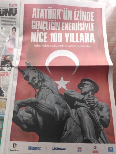 Hürriyet Gazetesi - Turkish Newspaper - 19 Mayıs 2019 - 19 Mayıs Atatürk'ü anma Gençlik ve Spor Bayramı kutlu olsun - O adımla yüzlerce yıla - Atatürk'ün 19 Mayıs 1919'da Samsun'a attığı ilk adım ilelebet yaşayacak Çağdaş Türkiye'nin de yolculuğunu başlattı - Zafer yolculuğunu ünlü tarihçi İlber Ortaylı anlattı - Atatürk'ün farkı - Atatürk'ün Samsun'da bağımsızlık ateşini yakmasının 100. Yıldönümü bugün görkemli  törenlerle kutlanacak - Recep Tayyip Erdoğan ve devlet erkanı 182 öğrenci ile birlikte 16 Mayıs'ta İstanbul'dan yola çıkan Piri Reis gemisini karşılayacak - Samsun'daki törenlere CHP Genel Başkanı Kemal Kılıçdaroğlu ile MHP Genel Başkanı Devlet Bahçeli de katılacak - küpelerini bozdurup tüfek alan çete Ayşe'den erkek kılığında ortaya katılan Halime Çavuş'a kadar kadınlar  savaşta ön saftaydı - babamın her yıl ağladığı 2 gün yazan Ertuğrul Özkök - camilerimiz açıksa Atatürk sayesinde yazan Erkan Aydın - Atatürk'ün diğer paşalardan farkı dehası - Atatürk fotoğrafı -19 Mayıs 2019