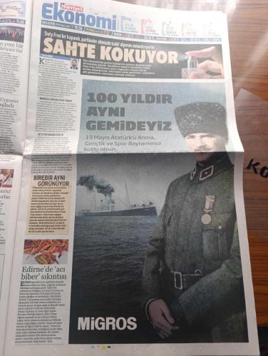 Hürriyet Gazetesi - Turkish Newspaper - 19 Mayıs 2019 - 19 Mayıs Atatürk'ü anma Gençlik ve Spor Bayramı kutlu olsun - O adımla yüzlerce yıla - Atatürk'ün 19 Mayıs 1919'da Samsun'a attığı ilk adım ilelebet yaşayacak Çağdaş Türkiye'nin de yolculuğunu başlattı - Zafer yolculuğunu ünlü tarihçi İlber Ortaylı anlattı - Atatürk'ün farkı - Atatürk'ün Samsun'da bağımsızlık ateşini yakmasının 100. Yıldönümü bugün görkemli  törenlerle kutlanacak - Recep Tayyip Erdoğan ve devlet erkanı 182 öğrenci ile birlikte 16 Mayıs'ta İstanbul'dan yola çıkan Piri Reis gemisini karşılayacak - Samsun'daki törenlere CHP Genel Başkanı Kemal Kılıçdaroğlu ile MHP Genel Başkanı Devlet Bahçeli de katılacak - küpelerini bozdurup tüfek alan çete Ayşe'den erkek kılığında ortaya katılan Halime Çavuş'a kadar kadınlar  savaşta ön saftaydı - babamın her yıl ağladığı 2 gün yazan Ertuğrul Özkök - camilerimiz açıksa Atatürk sayesinde yazan Erkan Aydın - Atatürk'ün diğer paşalardan farkı dehası - Atatürk fotoğrafı -19 Mayıs 2019