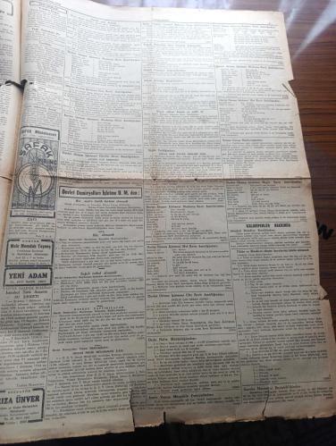 Cumhuriyet Gazetesi - Turkish Newspaper - 10 İkinciteşrin (Kasım) 1944 - büyük milletin büyük atası yazan Nadir Nadi Başmakale - büyük matem günümüz Türk milleti ebedi şefi Kahraman Atatürk'ten altı sene evvel bu sabah ayrılmıştı - Milli Şef İsmet İnönü'nün Türk milletine beyannamesi - Altıncı yıldönümünü Ulus gazetesinin bu sabahki başyazısı - 10 ikinciteşrin çizen Cemal Nadir - altı yıl evvel ölen fani Mustafa Kemal burada yatıyor Fotoğrafı - bugün bütün yurtta Atatürk'ün Aziz hatırası ihtifallerle anılacak - gençlik İstanbul'da sarayburnu'ndaki Atatürk heykeline ve Taksim abidesine çelenk koyacak - halkevlerinde ve mekteplerde yapılacak toplantılar - Atatürk'ten vecizeler - Altıncı yıldönümünde Ata kitap'tan alınacak dersler yazan İsmail Habib Sevük - Halkalı köyünde yapılan okul Dün açıldı - Kızılay yeni aç ocağı açıyor - Atatürk'ü düşünürken hayatiyetimizin büyük timsali yazan profesör M. Şekip Tunç - Amerikalı boksörlerle kimler karşılaşacak - İstanbul şilebi geldi -10 Kasım 1938