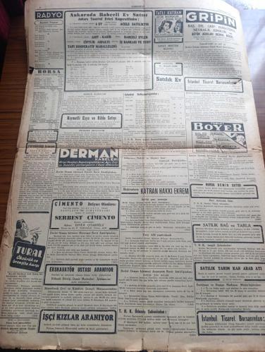 Cumhuriyet Gazetesi - Turkish Newspaper - 10 İkinciteşrin (Kasım) 1944 - büyük milletin büyük atası yazan Nadir Nadi Başmakale - büyük matem günümüz Türk milleti ebedi şefi Kahraman Atatürk'ten altı sene evvel bu sabah ayrılmıştı - Milli Şef İsmet İnönü'nün Türk milletine beyannamesi - Altıncı yıldönümünü Ulus gazetesinin bu sabahki başyazısı - 10 ikinciteşrin çizen Cemal Nadir - altı yıl evvel ölen fani Mustafa Kemal burada yatıyor Fotoğrafı - bugün bütün yurtta Atatürk'ün Aziz hatırası ihtifallerle anılacak - gençlik İstanbul'da sarayburnu'ndaki Atatürk heykeline ve Taksim abidesine çelenk koyacak - halkevlerinde ve mekteplerde yapılacak toplantılar - Atatürk'ten vecizeler - Altıncı yıldönümünde Ata kitap'tan alınacak dersler yazan İsmail Habib Sevük - Halkalı köyünde yapılan okul Dün açıldı - Kızılay yeni aç ocağı açıyor - Atatürk'ü düşünürken hayatiyetimizin büyük timsali yazan profesör M. Şekip Tunç - Amerikalı boksörlerle kimler karşılaşacak - İstanbul şilebi geldi -10 Kasım 1938