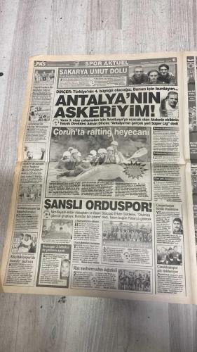 PAS SPOR GAZETESİ - 25 TEMMUZ 2002 - MÜJDE F1 TÜRKİYE'DE - ÇILGINLIK BU! - İMPARATOR, YÖNETİME VERDİĞİ SERT RAPORDA SANTRFOR İSTEDİ! - VÜCUT VAR KAFA YOK! - TERİM, 