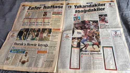 FANATİK BASKET HAFTALIK BASKETBOL GAZETESİ TURKISH NEWSPAPER - DOĞUM GÜNÜ HEDİYESİ  - TAM TAKIM EKSİKSİZ GAZETE 23-29-EKİM  2001  - SAYI: 256 - EFES PILSEN - KARTAL SARHOŞ OLDU - ULKERSPOR - BAKIŞ AÇISI ÇOK FARKLI - BASKETBOL BİTMEZ - EFES KONUK TANIMAZ - ANKARA FATİHİ - DAÇKA'DAN KOLEJ'E DERS - ÜLKER ÇOK TATLANDI - İTÜ'YE ÜLKER'DEN GEÇİT YOK - RENAULT EVİNDE KRAL - ŞİMDİ SÖZ KÜÇÜKLERİN - BU KEZ TAMAM - MUTLAKA AVRUPA ŞAMPİYONU OLACAĞIZ - BAZI ŞEYLER DEĞİŞMELİ - SİZE SÖYLÜYORUM - RÜYADAN GERÇEĞE - KRİZE RAĞMEN - FEDERASYON GÖREVE - GELECEĞİN TAKIMI - MÜTHİŞ ÜÇLÜ - DEV KIZLAR - ABLALAR KOALİSYONU - RADOSEVIC'TEN ASLAN'A TOKAT - KORAC'TA TUR ÜMİTLERİ - DEVLER İTÜ'DE BULUŞTU - HEYECANA ENGEL YOK - BAYAN KARTALLAR TURA ÇOK UZAK - İKİNCİ LİG GÜMBÜR GÜMBÜR - FENER'İN LİSELİ YILDIZLARI - OKUL-KULÜP İŞBİRLİĞİ - NBA İLE YENİDEN - AVRUPA ZAFER HAFTASI - MYERS VE POZZECO'YA DAVET - BASKETBOLUN ÇÖKÜŞÜ - YUKARIDAKİLER AŞAĞIDAKİLER - YARATICILIK - BUD ELEY - ESAT YILMAER - ALEKO MORISIS - NICOLA -
