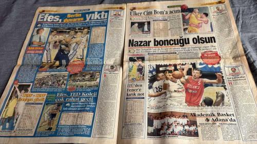 FANATİK BASKET HAFTALIK BASKETBOL GAZETESİ TURKISH NEWSPAPER - DOĞUM GÜNÜ HEDİYESİ  - TAM TAKIM EKSİKSİZ GAZETE 30-EKİM - 5 KASIM  2001  - SAYI: 257 -  RYAGATE ROBU - PANATIE BASKET 10 - ASIFIK RUBU - NBA - 2001-2002 SEZONU ÖNCESİ NBA TAKIMLARI - BATI KONFERANSI - BATI'DA HEDEF - LA LAKERS - EKİM - SADONISIN YOKLUĞU BLAZERS SARSACAK - SPUES YAVAŞ - MINGS KALTELI - UTAN İYICE DOZDEN DÜŞTÜ - HOUSTON KAH KAYBETTI - MINNESOTA YERINDE SAYIYOR - DENVER, CLIPPERS VE MEMPHIS UZAKLARDA - MILWAUKEE BOMBAYI PATLATTI - NOWITZKI NİKAH TAZELEDİ - EKİM ÖZLEMİŞTİK SENİ - HASRET BİTTİ NBA BAŞLIJOR - I AM BACK! - STRICKLAND HEAT'I SECTI - SHAQ: SIRA KOBE'DE - WELCOME HOME MIKE! - GRIZZLIES'TE HERKES MUTLU - SEZONUN İLK MAÇLARI - 76'ERS'TAN SON DAKIKA ATAĞI - NBA'DEKİ GURURUMUZ HİDAYET TÜRKOĞLU, KOCAOĞLAN O'NEAL TARAFINDAN TARTAKLANDI - HAFTANIN YAZISI - MITCH RICHMOND - LINDSEY HUNTER - SHAQUILLE O'NEAL - KOBE BRYANT - STEVE NASH - MICHE FINLEY - JUWAN HOWARD - DIRK NOWITZKI - TIM HARDAWAY -