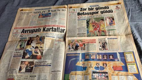 FANATİK BASKET HAFTALIK BASKETBOL GAZETESİ TURKISH NEWSPAPER - DOĞUM GÜNÜ HEDİYESİ  - TAM TAKIM EKSİKSİZ GAZETE 30-EKİM - 5 KASIM  2001  - SAYI: 257 -  RYAGATE ROBU - PANATIE BASKET 10 - ASIFIK RUBU - NBA - 2001-2002 SEZONU ÖNCESİ NBA TAKIMLARI - BATI KONFERANSI - BATI'DA HEDEF - LA LAKERS - EKİM - SADONISIN YOKLUĞU BLAZERS SARSACAK - SPUES YAVAŞ - MINGS KALTELI - UTAN İYICE DOZDEN DÜŞTÜ - HOUSTON KAH KAYBETTI - MINNESOTA YERINDE SAYIYOR - DENVER, CLIPPERS VE MEMPHIS UZAKLARDA - MILWAUKEE BOMBAYI PATLATTI - NOWITZKI NİKAH TAZELEDİ - EKİM ÖZLEMİŞTİK SENİ - HASRET BİTTİ NBA BAŞLIJOR - I AM BACK! - STRICKLAND HEAT'I SECTI - SHAQ: SIRA KOBE'DE - WELCOME HOME MIKE! - GRIZZLIES'TE HERKES MUTLU - SEZONUN İLK MAÇLARI - 76'ERS'TAN SON DAKIKA ATAĞI - NBA'DEKİ GURURUMUZ HİDAYET TÜRKOĞLU, KOCAOĞLAN O'NEAL TARAFINDAN TARTAKLANDI - HAFTANIN YAZISI - MITCH RICHMOND - LINDSEY HUNTER - SHAQUILLE O'NEAL - KOBE BRYANT - STEVE NASH - MICHE FINLEY - JUWAN HOWARD - DIRK NOWITZKI - TIM HARDAWAY -