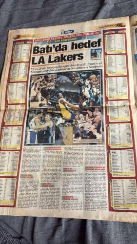 FANATİK BASKET HAFTALIK BASKETBOL GAZETESİ TURKISH NEWSPAPER - DOĞUM GÜNÜ HEDİYESİ  - TAM TAKIM EKSİKSİZ GAZETE 30-EKİM - 5 KASIM  2001  - SAYI: 257 -  RYAGATE ROBU - PANATIE BASKET 10 - ASIFIK RUBU - NBA - 2001-2002 SEZONU ÖNCESİ NBA TAKIMLARI - BATI KONFERANSI - BATI'DA HEDEF - LA LAKERS - EKİM - SADONISIN YOKLUĞU BLAZERS SARSACAK - SPUES YAVAŞ - MINGS KALTELI - UTAN İYICE DOZDEN DÜŞTÜ - HOUSTON KAH KAYBETTI - MINNESOTA YERINDE SAYIYOR - DENVER, CLIPPERS VE MEMPHIS UZAKLARDA - MILWAUKEE BOMBAYI PATLATTI - NOWITZKI NİKAH TAZELEDİ - EKİM ÖZLEMİŞTİK SENİ - HASRET BİTTİ NBA BAŞLIJOR - I AM BACK! - STRICKLAND HEAT'I SECTI - SHAQ: SIRA KOBE'DE - WELCOME HOME MIKE! - GRIZZLIES'TE HERKES MUTLU - SEZONUN İLK MAÇLARI - 76'ERS'TAN SON DAKIKA ATAĞI - NBA'DEKİ GURURUMUZ HİDAYET TÜRKOĞLU, KOCAOĞLAN O'NEAL TARAFINDAN TARTAKLANDI - HAFTANIN YAZISI - MITCH RICHMOND - LINDSEY HUNTER - SHAQUILLE O'NEAL - KOBE BRYANT - STEVE NASH - MICHE FINLEY - JUWAN HOWARD - DIRK NOWITZKI - TIM HARDAWAY -