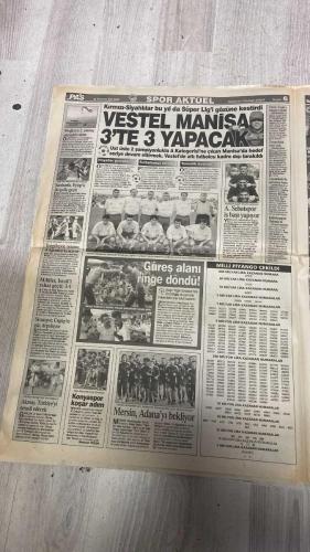 PAS SPOR GAZETESİ - 30 TEMMUZ 2002 - İLK BİLET ALİ AKDENİZ'E! - KURNZ DAVRANIŞ - WASHİ FIRTINASI - ÜÇ GÜNLÜK İZİNDE ANTRENMAN AÇIĞIN KAPATAN BREZİLYALI, ARI GİBİ ÇALIŞIYOR - OĞUZ ÇETİN'LE ÇALIŞTI - LİGE KADAR HAZIRIM - SPOR HERGÜN BU GAZETEDE - JOHNSON: LİG BİR BAŞLASA!.. - YİNE RAPAIC KRİZİ! - FEYENOORD MAÇI 13 AĞUSTOS'DA! - HOLLANDA EKİBİYLE YAPILAN GÖRÜŞME SONRASINDA İLK MAÇIN TARİHİ BELLİ - HIRVATLAR'DA 30 YAŞINDAN SONRA ASKERLİĞİN ERTELENMESİ MÜMKÜN OLMUYOR. RAP RAP DA 16 AĞUSTOS'DA 30'UNA BASIYOR - REVIVO MİS GİBİ - SARI-LACİVERTLİ YÖNETİCİLER EĞER İZİN ALAMAZLARSA KANARYA'NIN YILDIZ FUTBOLCUSU 6 AY TAKIMDA OLMAYACAK - ALİ AKDENİZ - OĞUZ ÇETİN - JOHNSON - VEDAT - RAPAIC - REVIVO - ÇAĞLA ŞİKEL - IVANISEVIC - CHIESA - TERİM - FATİH TERİM - BALİÇ - PINTO - ORTEGA - LORANT - ALPAY - HAKAN - EMRE BELÖZOĞLU - LUCE - MIRCEA LUCESCU - KEMAL DİNÇER - SARR - İLHAN - PANCU - SERGEN - TOLGA - KAAN - ZAFER - NICULESCU - ALİ CANSUN - YASİN - FELİPE - ÜMIT KARAN - BÜLENT - TÜMER - NOUMA