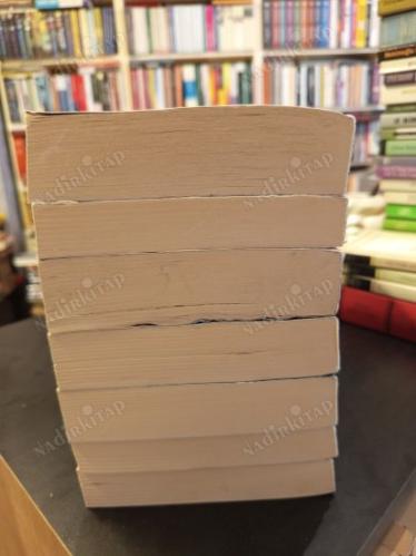 Vakıf Serisi 7 Kitap Takım (Vakıf, Vakıf ve İmparatorluk, İkinci Vakıf, Vakıf'ın Sınırı, Vakıf ve Dünya, Vakıf Kurulurken, Vakıf İleri)