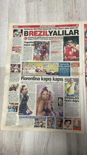 PAS SPOR GAZETESİ - 04 AĞUSTOS 2002 - PORTEKİZLİ TAMAM - G.SARAY GOMES'İ BİTİREDİ! - HERGUN BU GAZETEDE - PAS - HAKAN KAVGASI - GALATASARAY İLE BEŞİKTAŞ'IN YANISIRA İNGİLİZLER DE PEŞİNDE - 2 MİLYON DOLAR VEREN YILDIZI ALACAK ÜNLÜ FUTBOLCU ŞİMDİLİK BEKLEMEDE - BONSERVİSİ ELİNDE YİNE KAPIŞTILAR İNGİLİZLER DEVREDE - DELİYÜREK PASCAL! - HABERİ SAYFA 120E - HUZURBAНСЕ - RÜYA TAKIM'DA, BİRLİK, BERABERLİK VE DOSTLUK VAR - TRABZON'DA SAVAŞ VAR! - HABED S. 4'TE - OTOSPOR YİNE SÜPER! - SAYFA P'DA - SAYISAL LOTO ÇEKİLDİ - SAYISAL L29 - AMARAL BOMBA GİBİ - FELİPE'NİN DERDİ AŞK - HAKKI YALÇIN - HAKAN ŞÜKÜR - GOMES - FATİH TERİM - AMARAL - AYHAN ÖNTÜR - FELİPE - LORANT - ARIEL ORTEGA - NAİM REVİVO - TUNCAY - WASHINGTON - İSMAİL UYGUR - CEM DALMAZ - TAMAM SEZER - HASAN ŞAŞ - YUSUF - NUNO GOMES - CHİESA - ABDULARI - MİRKOVİC - SİMAN - SERHAT - WASHİGOL - CEYHUN - RÜŞTÜ - AZİZ ÜSTEL - PERRO - ARFİ - DURO - AYHAN - CMİT KARAN - İBRAHİM TATLISES - DOĞAN - MİTHAT - SERTAN - ÖZKAN SÜMER - BUSHİ