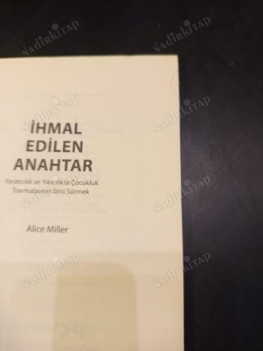 İhmal Edilen Anahtar - Yaratıcılık ve Yıkıcılıkta Çocukluk Travmalarının İzini Sürmek