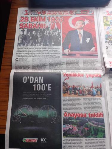 Fotomaç Gazetesi - Turkish Newspaper - 29 Ekim 2023 - Cumhuriyetimizin 100. Yılı kutlu olsun - istiklal'den istikbal'e Mustafa Kemal Atatürk ve Recep Tayyip Erdoğan gençlerle fotoğraf - 29 Ekim 1923 sabahı - 29 Ekim Cumhuriyet Bayramı anlamı ve önemi nedir - 28 Ekim'de Çankaya köşkü'ndeki Akşam yemeğinde İsmet Paşa Fethi Bey Kazım Paşa Kemalettin Sami Paşa Rize mebusu Fuat ve Afyon mebusu Ruşen Eşref bey'i misafir olarak ağlayan Mustafa Kemal Paşa misafirlere Yarın Cumhuriyeti ilan edeceğiz dedi - devrim otomobilinden devrin otomobilinde milli otomobil TOGG üretildi yollara çıktı fotoğraf - Cumhuriyetin 100. Kuruluş yıldönümünde kucaklaşma çağrısı yapan Başkan Recep Tayyip Erdoğan 85 milyon olarak kucaklaşalım dedi Fotoğrafı - MNG şirketler Grubu Türkiye Cumhuriyeti 100 yaşında - hayaller gerçek oldu tüm dünya futbol ülkesi Türkiye'yi konuşacak - savunma sanayinde gurur tablosu - Trabzonspor 100 yıl önce mavi gözlerde bir fikirdi şimdi bordo yüreklerde bir coşku Cumhuriyet-29 Ekim 1923