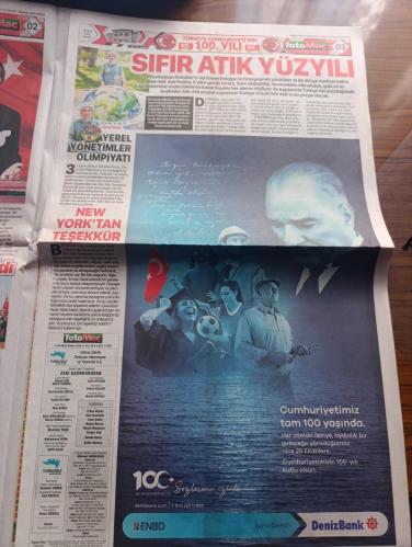 Fotomaç Gazetesi - Turkish Newspaper - 29 Ekim 2023 - Cumhuriyetimizin 100. Yılı kutlu olsun - istiklal'den istikbal'e Mustafa Kemal Atatürk ve Recep Tayyip Erdoğan gençlerle fotoğraf - 29 Ekim 1923 sabahı - 29 Ekim Cumhuriyet Bayramı anlamı ve önemi nedir - 28 Ekim'de Çankaya köşkü'ndeki Akşam yemeğinde İsmet Paşa Fethi Bey Kazım Paşa Kemalettin Sami Paşa Rize mebusu Fuat ve Afyon mebusu Ruşen Eşref bey'i misafir olarak ağlayan Mustafa Kemal Paşa misafirlere Yarın Cumhuriyeti ilan edeceğiz dedi - devrim otomobilinden devrin otomobilinde milli otomobil TOGG üretildi yollara çıktı fotoğraf - Cumhuriyetin 100. Kuruluş yıldönümünde kucaklaşma çağrısı yapan Başkan Recep Tayyip Erdoğan 85 milyon olarak kucaklaşalım dedi Fotoğrafı - MNG şirketler Grubu Türkiye Cumhuriyeti 100 yaşında - hayaller gerçek oldu tüm dünya futbol ülkesi Türkiye'yi konuşacak - savunma sanayinde gurur tablosu - Trabzonspor 100 yıl önce mavi gözlerde bir fikirdi şimdi bordo yüreklerde bir coşku Cumhuriyet-29 Ekim 1923