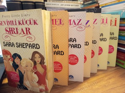 Sevimli Küçük Yalancılar Serisi 7 Kitap Takım (Sevimli Küçük Yalancılar / Mükemmel / İnanılmaz / Kalpsiz / Acımasız / Tehlikeli / Ateşli)