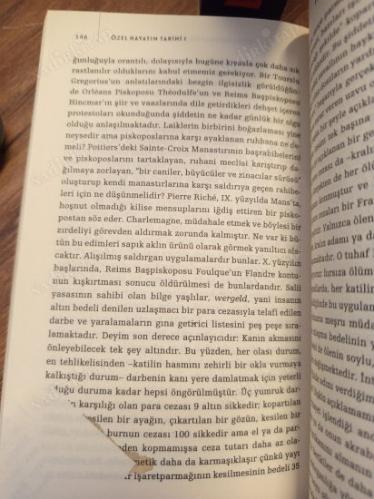 Özel Hayatın Tarihi Seti - İlk 2 Kitap Set (1. Roma İmparatorluğu'ndan 1000 Yılına / 2. Feodal Avrupa'dan Rönesansa)