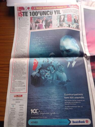 Takvim Cumhuriyet 100. Yıl Gazetesi - Turkish Newspaper - 29 Ekim 2023 - Türkiye Cumhuriyeti'nin Yüzüncü Yılı - 29 Ekim 1923'te kurulduk kendi otomobilimizle yollara koyulduk köprüler kurduk uçaklarımızı uçurduk biz seninle çok gurur duyduk İyi Ki Doğdun Türkiye - 100 yıla yakışan projeler - cumhuriyetin bir asırlık yürüyüşü iş dünyası tarafından bu döneme özel birçok etkinlikle kutlanıyor - Şişecam 100 yıllık Cumhuriyetin kuruluş felsefesinin ve gelişiminin izlerini cam eserleri yansıttığı gururla koleksiyonunu tanıttı - Teknosa Atatürk'ün sözlerini kendi sesinden yapay zekayı kullanarak seslendirdi - Cumhuriyetin 100. Yılında İstanbul boğazında dolanma tarihindeki en büyük geçit töreni yapılacak - Bugün İstanbul boğazı'nda özel havai fişek gösterileri de yapılacak - Cumhurbaşkanı Recep Tayyip Erdoğan 85 milyon olarak kucaklaşalım dedi Fotoğrafı - TGC Anadolu  - ulaşımda çağ atladık - uzaya gidecek Türk Alper Gezeravcı - devrim otomobilinden devrin otomobiline TOGG - 29 Ekim 1923