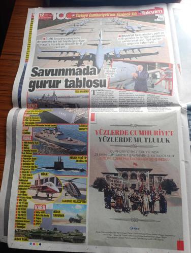 Takvim Cumhuriyet 100. Yıl Gazetesi - Turkish Newspaper - 29 Ekim 2023 - Türkiye Cumhuriyeti'nin Yüzüncü Yılı - 29 Ekim 1923'te kurulduk kendi otomobilimizle yollara koyulduk köprüler kurduk uçaklarımızı uçurduk biz seninle çok gurur duyduk İyi Ki Doğdun Türkiye - 100 yıla yakışan projeler - cumhuriyetin bir asırlık yürüyüşü iş dünyası tarafından bu döneme özel birçok etkinlikle kutlanıyor - Şişecam 100 yıllık Cumhuriyetin kuruluş felsefesinin ve gelişiminin izlerini cam eserleri yansıttığı gururla koleksiyonunu tanıttı - Teknosa Atatürk'ün sözlerini kendi sesinden yapay zekayı kullanarak seslendirdi - Cumhuriyetin 100. Yılında İstanbul boğazında dolanma tarihindeki en büyük geçit töreni yapılacak - Bugün İstanbul boğazı'nda özel havai fişek gösterileri de yapılacak - Cumhurbaşkanı Recep Tayyip Erdoğan 85 milyon olarak kucaklaşalım dedi Fotoğrafı - TGC Anadolu  - ulaşımda çağ atladık - uzaya gidecek Türk Alper Gezeravcı - devrim otomobilinden devrin otomobiline TOGG - 29 Ekim 1923
