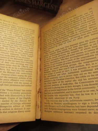 In Silence I Speak - Story of Cardinal Mindszenty and of Hungary, dominated by the Communists (Komünistlerin Egemenliğindeki Macaristan'ın Hikayesi)