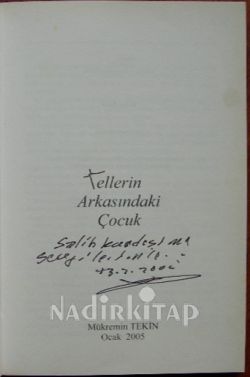 Tellerin Arkasındaki Çocuk 