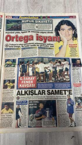 PAS SPOR GAZETESİ - 11 AĞUSTOS 2002 - ORTEGA SYANI - ERKEN KAMPA ÇOK KIZDI - SPOR - HERGÜN BU GAZETEDE - PAS - KARTAL KUSUR KALIR MI - İHTAR - LORANT'A 3 MAÇ SÜRE! - SAMI YEN'DE SOV - SUPER LİG PUAN DURUMU - İKİ DAKİKA BİLE SEVİNEMEDİLER - BURSA'DA GOL SOV - YÖNETİCİLERDEN ÇIKARMA - TAKIMA TAM DESTEK - İLK KEZ RESMEN KARTAL OLDULAR - BÖYLE OYNADILAR - TİMSAH'A KARŞI SÜRPRİZ KADRO - İLHAN'A BÜYÜK SEVİGİ - DUELLO BASLADI - KAHRAMANLARIMIZIN DESTANI - ORTEGA - LUCESCU - SERGEN - İLHAN - AMARAL - RUMEN HOCA - PANCU - CORDOBA - JUNIOR - TÜMER - OKAN - KELEMEN - LORANT - KILICARSLAN - TURGAY DEMİR - SEYVA TURKARSLAN - TOKAT - SİNAN - ENGİN - MICHAEL SCHUMACHER - SCHUMACHER - PASCAL - LLEYTON HEWITT - ZIDANE - CAREW - JASON KIDD - KIDD - EDDIE IRVINE - BÜLENT ATAR - SÜREYYA - TAHŞİN SEZER - FELİPE - EMRE - SAMBACI PINTO - PINTO - FATİH - GONG JAVANES - OSMAN MÜSLİM - HAKKI - SERKAN - TERİM - ÜMİT DAVALA - AYHAN - BATISTA - SUAT - MURAT - CİKAN - L ARCES EU - VITOR BATISTA - AHMET CEYHAN