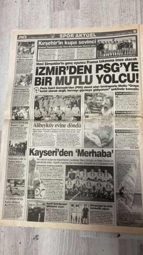 PAS SPOR GAZETESİ - 12 AĞUSTOS 2002 - PRENSES SUREYYA' 1500 METREDE AVRUPA ŞAMPİYONU OLDU - ATLETİZMDE BİR İLKE İMZA ATAN SÜPER KIZIMIZ SPOR TARİHİNE ADINI YAZDIRDI - GURUR TABLOSU - G.SARAY'IN DA, İMPARATOR'UN DA DÖNÜŞÜ MUHTEŞEM OLDU - ASLAN GİBİ DÖNDÜ - BERABERLİKLER HAFTASINDA, TERİM'İN TAKIMI ZİRVEYE OTURDU - DİGER MAÇLAR - SÜPER LİG PUAN DURUMU - İMPARATOR FARKI - ASLAN'IN PRESİ SAMSUN'U YIKTI - MAÇIN HEMEN BAŞINDA RAKİBİ SERT PRESİYLE BOĞAN SARI-KIRMIZILILAR SAMSUNSPOR'U 15 DAKİKADA ÇÖZDÜLER - CIM-BOM HAZIR GİBİ - TERİM İLE LİGE SÜPER GİREN CİM-BOM, HAFTANIN EN FARKLI GALİBİYETİNDI ALDI - G.SARAY ÇOK FARKLI - SUREYYA - TERİM - ÜMİT KARAN - SİNAN - FELİPE - ARİF - YÜKSEL AYTUG - ÖZER ŞENDIR - SAİM ALTUNTERİM - SERCAN GÖRGÜLÜ - TÜRKAY - RAMBO - SOUNESS - ERSOY - BALİC - FATİH TERİM - ERGÜN - HASAN ŞAŞ - SÜREYYA AYHAN - SZABO - LINDSAY DAVENPORT - ÖNTÜ - CUPER - RONALDO - RIVALDO - LUIS FIGO - FUAT YAMAN - ÇELİK - ONAKAN - MERT CHAKAN - KANAN KORKMAZ - KARMAN - ALTAY