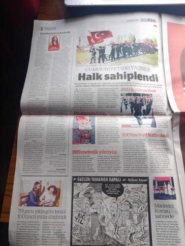 Birgün Gazetesi - Turkish Newspaper - 29 Ekim 2023 - bağımsızlık özgürlük eşitlik ve laiklik için Yaşasın Cumhuriyet - Atatürk portresi - Cumhuriyetin 100. Yıldönümünde açıklamada bulunan sol sosyalist partiler yeni bir Cumhuriyet için mücadele açıklaması yaptı - AKP iktidarının tüm kısıtlamalarına rağmen Cumhuriyetin kuruluşunun 100 yıldönümü ülke genelinde kutlanıyor  Fotoğrafı - Recep Tayyip Erdoğan mitingde yine nefret saçtı - Kars Selim'de ilkokul ve ortaokul öğrencileri Yaşasın Cumhuriyet yürüyüşü düzenledi Fotoğrafı - 2023 kişilik Zeybek cumhuriyet kutlamaları Fotoğrafı - Milli sporcu Şahika Ercümen Cumhuriyet bayramında en anlamlı dalış Fotoğrafı - Cumhuriyet ve kadınlar yazan Gözde Bedeloğlu - PTT tarafından 2002'de düzenlenen 2023'e Cumhuriyetimizin 100. Yılına mektup kampanyası kapsamında yazılan mektuplar adresine ulaştırılmaya başladı - gözleri tamamen kapalı Cumhuriyet Bayramı karikatürü çizen Bahadır Boysal - zindandaki Cumhuriyet yazan Tayfun Atay - 29 Ekim 1923