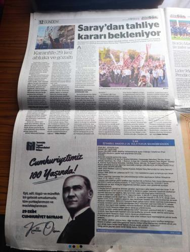 Birgün Gazetesi - Turkish Newspaper - 29 Ekim 2023 - bağımsızlık özgürlük eşitlik ve laiklik için Yaşasın Cumhuriyet - Atatürk portresi - Cumhuriyetin 100. Yıldönümünde açıklamada bulunan sol sosyalist partiler yeni bir Cumhuriyet için mücadele açıklaması yaptı - AKP iktidarının tüm kısıtlamalarına rağmen Cumhuriyetin kuruluşunun 100 yıldönümü ülke genelinde kutlanıyor  Fotoğrafı - Recep Tayyip Erdoğan mitingde yine nefret saçtı - Kars Selim'de ilkokul ve ortaokul öğrencileri Yaşasın Cumhuriyet yürüyüşü düzenledi Fotoğrafı - 2023 kişilik Zeybek cumhuriyet kutlamaları Fotoğrafı - Milli sporcu Şahika Ercümen Cumhuriyet bayramında en anlamlı dalış Fotoğrafı - Cumhuriyet ve kadınlar yazan Gözde Bedeloğlu - PTT tarafından 2002'de düzenlenen 2023'e Cumhuriyetimizin 100. Yılına mektup kampanyası kapsamında yazılan mektuplar adresine ulaştırılmaya başladı - gözleri tamamen kapalı Cumhuriyet Bayramı karikatürü çizen Bahadır Boysal - zindandaki Cumhuriyet yazan Tayfun Atay - 29 Ekim 1923