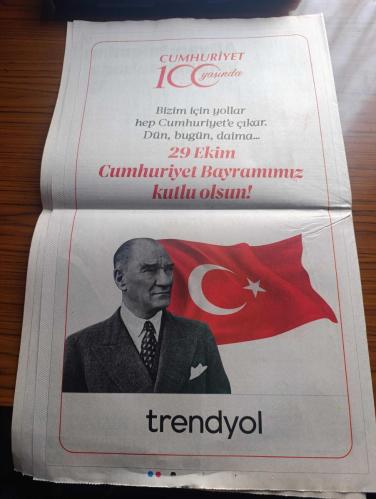 Birgün Gazetesi - Turkish Newspaper - 29 Ekim 2023 - bağımsızlık özgürlük eşitlik ve laiklik için Yaşasın Cumhuriyet - Atatürk portresi - Cumhuriyetin 100. Yıldönümünde açıklamada bulunan sol sosyalist partiler yeni bir Cumhuriyet için mücadele açıklaması yaptı - AKP iktidarının tüm kısıtlamalarına rağmen Cumhuriyetin kuruluşunun 100 yıldönümü ülke genelinde kutlanıyor  Fotoğrafı - Recep Tayyip Erdoğan mitingde yine nefret saçtı - Kars Selim'de ilkokul ve ortaokul öğrencileri Yaşasın Cumhuriyet yürüyüşü düzenledi Fotoğrafı - 2023 kişilik Zeybek cumhuriyet kutlamaları Fotoğrafı - Milli sporcu Şahika Ercümen Cumhuriyet bayramında en anlamlı dalış Fotoğrafı - Cumhuriyet ve kadınlar yazan Gözde Bedeloğlu - PTT tarafından 2002'de düzenlenen 2023'e Cumhuriyetimizin 100. Yılına mektup kampanyası kapsamında yazılan mektuplar adresine ulaştırılmaya başladı - gözleri tamamen kapalı Cumhuriyet Bayramı karikatürü çizen Bahadır Boysal - zindandaki Cumhuriyet yazan Tayfun Atay - 29 Ekim 1923