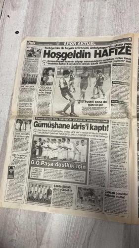 PAS SPOR GAZETESİ - 15 AĞUSTOS 2002 - KELLE KOLTUKTA - SAMBACILAR GÖZALTINDA! - KARTAL'DA SERGEN UYARISI!.. - MALATYA'YA İKİ SÜPER! - İLHAN KÖRFEZ'E ZOR - FUTBOLCULAR DA İSYAN EDİYOR! - YÖNETİM TAVIR KOYDU - FENERBAHÇELİ FUTBOLCULAR: İSTANBUL'DA GEÇERİZ!.. - HAKAN'A KAMPANYA - DOKTORLAR, SÜPER SOLAĞIN ZORLANMASINA KARŞI SERGEN UYARISI - PANCU KÖRFEZ'E YETİŞİYOR! - RAMBO BİZİ UYANDIRDI - STEVIC - LORANT - MONATO - PITBULL - MACHLAS - FATİH TERİM - AHMET CEYHAN - NİKOG MACHLAS - YAVUZER - İLHAN MANSIZ - SEONG GO KANG - ORTEGA - AZİZ YILDIRIM - CEM KARACA - ABDULLAH - SERHAT - HAKAN ŞÜKÜR - GÖKHAN - SERGEN - LUCESCU - PANCU - MURAT - PİNTO - SEZER - TOLGA - TAYFUR - SERDAR - ERGÜN - YASİN - METİN TOKAT - ASLI - KEREM - ARİF - SARR - AYHAN - SELAHATTİN - ÖZKAN SÜMER - CESAR - DEVRAN - AHN - OUMAR DIENG - PETKOVİÇ - ŞENOL GÜNEŞ - CAPONE - HİKMET KARAMAN - MEHMET NAS - NICULESCU - SÜREYYA - DOĞAN - CİHAN BAY - HAFIZE YANAR - ÖZKARA - ADNAN DİNÇER - HATİCE YANAR - İLHAN CAVCAV