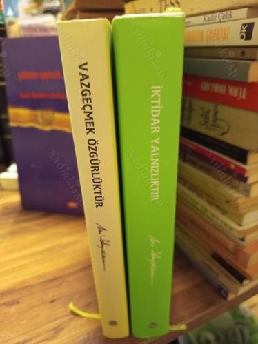 Türkiye'de İletişimin Elkitabı 2 Kitap Takım (1. Vazgeçmek Özgürlüktür / 2. İktidar Yalnızlıktır)