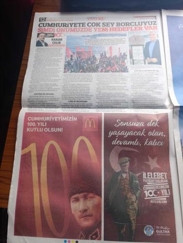 Posta Gazetesi - Turkish Newspaper - 29 Ekim 2023 - 29 Ekim Cumhuriyet Bayramı kutlu olsun - 100. Yıl Cumhuriyet ışığı yolumuzu aydınlatıyor - 100 yıl sonra Cumhuriyet yazan Oral Çalışlar - nesiller boyu Cumhuriyet yazan Güney Öztürk - Cumhuriyete çok şey borçluyuz yazan Hakan Çelik - ekonomide asırlık başarının sırrı bağımsızlıkla yatıyor - 100 üncü yılda 365 milyar dolarlık ihracat - Şenpiliç Cumhuriyet Bayramı kutlama mesajı - Devrimden devrin otomobiline TOGG Fotoğrafı - Shell 100 yıldır gururla Türkiye'nin yanında - Gazi Mustafa Kemal'in milli mücadele için 16 Mayıs 1919'da harekete geçtiği Karaköy Galata rıhtımında Beyoğlu belediyesi tarafından ilk adım anıtı dikildi Fotoğrafı - kocatepe'deki unutulmaz Atatürk fotoğrafını deneyimli bir stüdyo fotoğrafçısı olan Jean Weinberg çekti Fotoğrafı - Damat Tween cumhuriyetimizin 100. Yılı kutlu olsun tam sayfa Atatürk fotoğraflı - Ediz Hun görmüyor musun her yanda Hürriyet Fotoğrafı - Hülya Koçyiğit bayram mesajı - 29 Ekim 2023