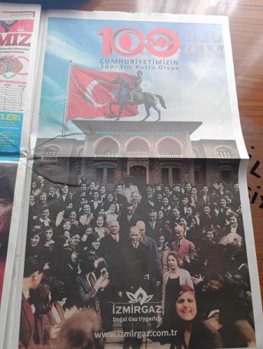 Posta Gazetesi - Turkish Newspaper - 29 Ekim 2023 - 29 Ekim Cumhuriyet Bayramı kutlu olsun - 100. Yıl Cumhuriyet ışığı yolumuzu aydınlatıyor - 100 yıl sonra Cumhuriyet yazan Oral Çalışlar - nesiller boyu Cumhuriyet yazan Güney Öztürk - Cumhuriyete çok şey borçluyuz yazan Hakan Çelik - ekonomide asırlık başarının sırrı bağımsızlıkla yatıyor - 100 üncü yılda 365 milyar dolarlık ihracat - Şenpiliç Cumhuriyet Bayramı kutlama mesajı - Devrimden devrin otomobiline TOGG Fotoğrafı - Shell 100 yıldır gururla Türkiye'nin yanında - Gazi Mustafa Kemal'in milli mücadele için 16 Mayıs 1919'da harekete geçtiği Karaköy Galata rıhtımında Beyoğlu belediyesi tarafından ilk adım anıtı dikildi Fotoğrafı - kocatepe'deki unutulmaz Atatürk fotoğrafını deneyimli bir stüdyo fotoğrafçısı olan Jean Weinberg çekti Fotoğrafı - Damat Tween cumhuriyetimizin 100. Yılı kutlu olsun tam sayfa Atatürk fotoğraflı - Ediz Hun görmüyor musun her yanda Hürriyet Fotoğrafı - Hülya Koçyiğit bayram mesajı - 29 Ekim 2023
