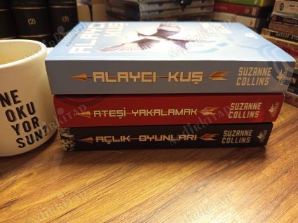 Açlık Oyunları 3 Cilt Takım (1. Açlık Oyunları / 2. Ateşi Yakalamak / 3. Alaycı Kuş)