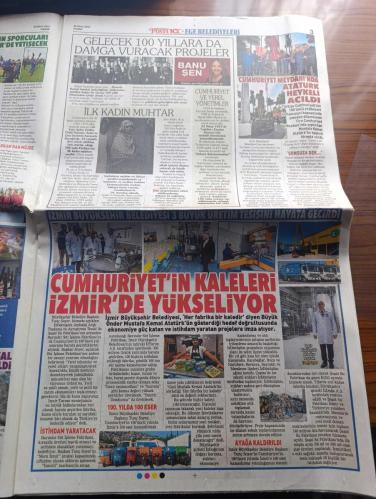 Posta Ege Belediyeleri Gazetesi - Turkish Newspaper - 29 Ekim 2023 - 29 Ekim Cumhuriyet Bayramı kutlu olsun - Cumhuriyetin kuruluşundan bu yana şehirlerin mihenk taşları - İzmir Büyükşehir belediyesi her fabrika bir kaledir diyen Atatürk'ün gösterdiği hedef doğrultusunda Cumhuriyetin 100. Yılı onuruna fabrikalar kuruyor - Manisa'da Kurtuluş büfesi tarihi aydınlatacak - Atatürk'ün Çanakkale kahramanı Seyit onbaşı ile görüştüğü 200 yıllık terzizade konağını Balıkesir belediyesi restore etti Fotoğrafı - cumhuriyetin aydınlık efeleri - Cumhuriyetin ilk kadın muhtarı Gül Esin Aydın Fotoğrafı - İzmir'de Cumhuriyet meydanı'nda Atatürk heykeli açıldı fotoğraf - Efeler'in ilk film festivali Altan Erkekli film günleri fotoğraf - cumhuriyet çocukları Narlıdere'de yetişiyor - Muğla'da Cumhuriyetin 100. Yılına Özel anıt - Fethiye Belediye Başkanı Alim Karaca coşkumuz hiç bitmeyecek 100'ümüz hep gülecek - Çiğli belediyesi'nden 100. Yıla özel açılış - Menemen'de 100. Yıla 100 bin bayrak -29 Ekim 1923