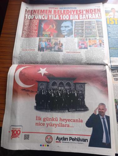 Posta Ege Belediyeleri Gazetesi - Turkish Newspaper - 29 Ekim 2023 - 29 Ekim Cumhuriyet Bayramı kutlu olsun - Cumhuriyetin kuruluşundan bu yana şehirlerin mihenk taşları - İzmir Büyükşehir belediyesi her fabrika bir kaledir diyen Atatürk'ün gösterdiği hedef doğrultusunda Cumhuriyetin 100. Yılı onuruna fabrikalar kuruyor - Manisa'da Kurtuluş büfesi tarihi aydınlatacak - Atatürk'ün Çanakkale kahramanı Seyit onbaşı ile görüştüğü 200 yıllık terzizade konağını Balıkesir belediyesi restore etti Fotoğrafı - cumhuriyetin aydınlık efeleri - Cumhuriyetin ilk kadın muhtarı Gül Esin Aydın Fotoğrafı - İzmir'de Cumhuriyet meydanı'nda Atatürk heykeli açıldı fotoğraf - Efeler'in ilk film festivali Altan Erkekli film günleri fotoğraf - cumhuriyet çocukları Narlıdere'de yetişiyor - Muğla'da Cumhuriyetin 100. Yılına Özel anıt - Fethiye Belediye Başkanı Alim Karaca coşkumuz hiç bitmeyecek 100'ümüz hep gülecek - Çiğli belediyesi'nden 100. Yıla özel açılış - Menemen'de 100. Yıla 100 bin bayrak -29 Ekim 1923