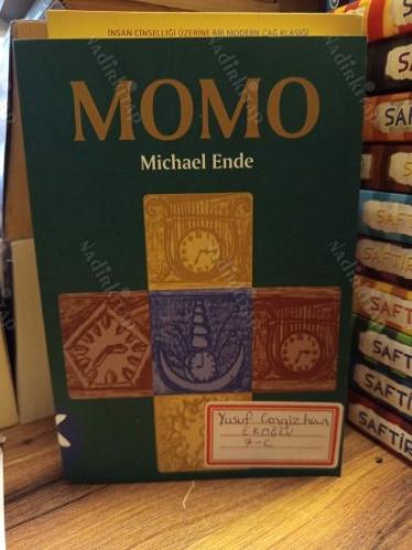 Momo ya da Zaman Hırsızlarının ve Çalınmış Zamanı İnsanlara Geri Getiren Çocuğun Tuhaf Öyküsü